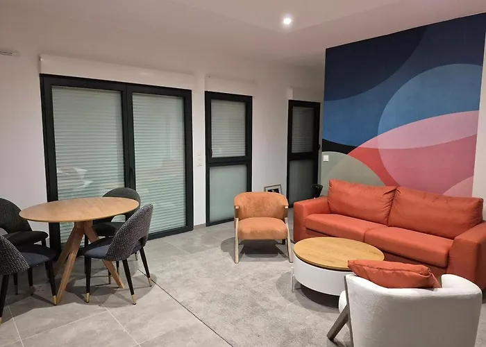 Nina, Appartement 2 Couchages, Elegant, Wifi, Parking